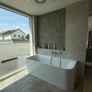 Salle de bain mur effet béton ciré